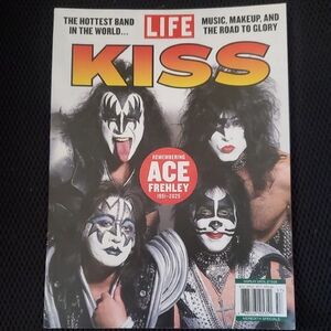 KISS LIFE Magazine Cover